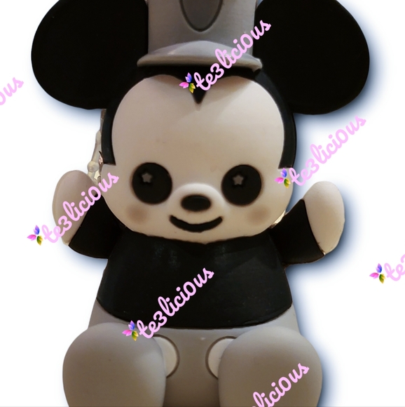 DISNEY PARKS WISHABLES MICKEY STEAMBOAT WILLIE KEYCHAIN - Picture 4 of 6